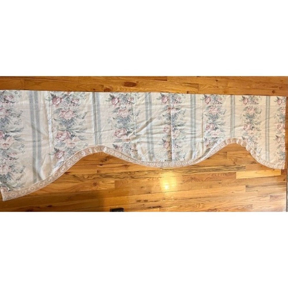 Vintage Cottagecore blue and ivory Floral Valance Swag Curtain - Picture 2 of 7